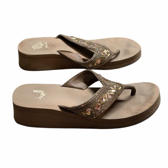 10/$25🦋 Yellow Box Slavica Tan & Gold Rhinestone Sandals - Size 7.5 - Picture 2 of 14